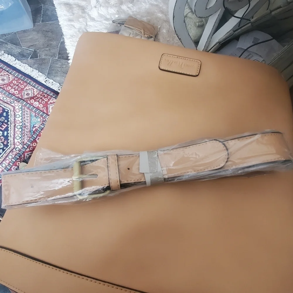 Simply Noelle Padded Laptop Bag. NWOT. TAN